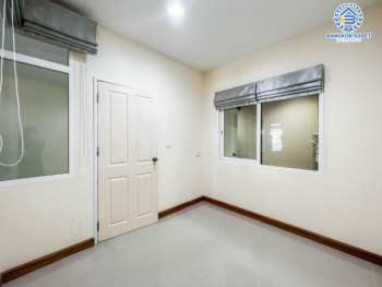 *****ทาวน์เฮ้าส์มือสอง นนทบุรี ม.โกลเด้นทาวน์ ชัยพฤกษ์-วงแหวน เนื้อที่ 21.20 ตร.ว. ฟังก์ชัน 4 ห้องนอน 3 ห้องน้ำ 2 ที่จอดรถ บ้านสภาพใหม่ ไม่ต้องต่อเติมอะไรเพิ่มก็พร้อมเข้าอยู่ได้เลย ทำเลดี เชื่อมต่อถนนบางกรวย-ไทรน้อย, ถนนกาญจนาภิเษก, ใกล้เซ็นทรัลเวสต์เกต และทางด่วน "ศรีรัช"